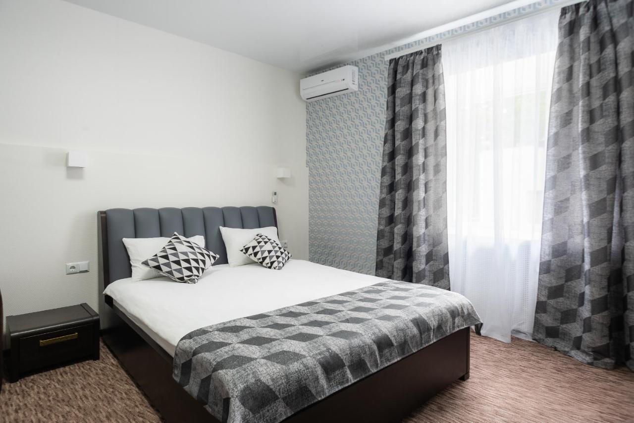 Rhombus Hotel Луцк Экстерьер фото