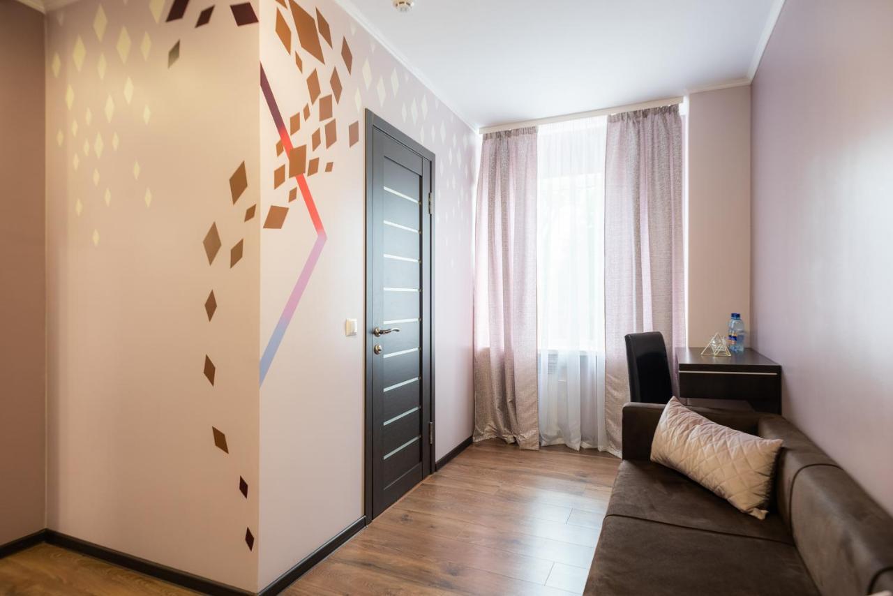 Rhombus Hotel Луцк Экстерьер фото