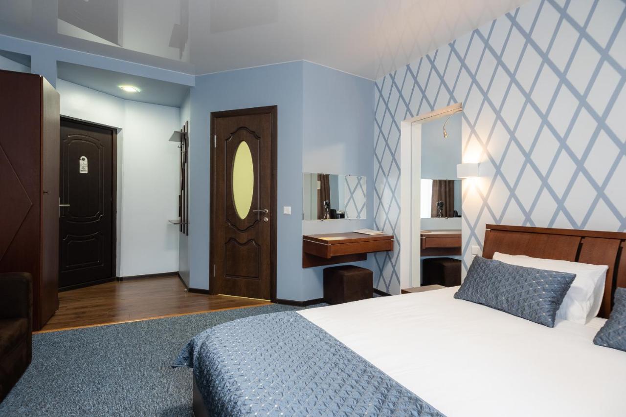 Rhombus Hotel Луцк Экстерьер фото