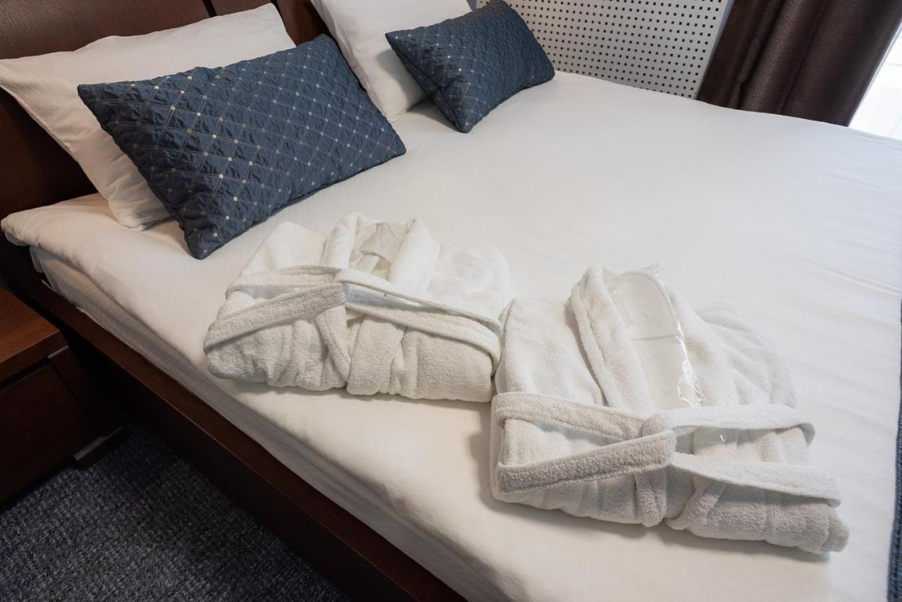 Rhombus Hotel Луцк Экстерьер фото