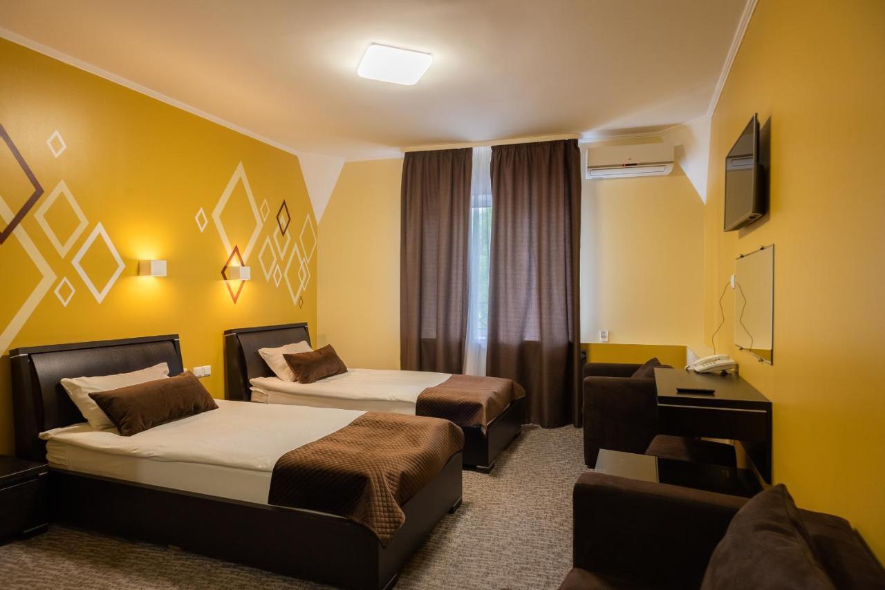 Rhombus Hotel Луцк Экстерьер фото