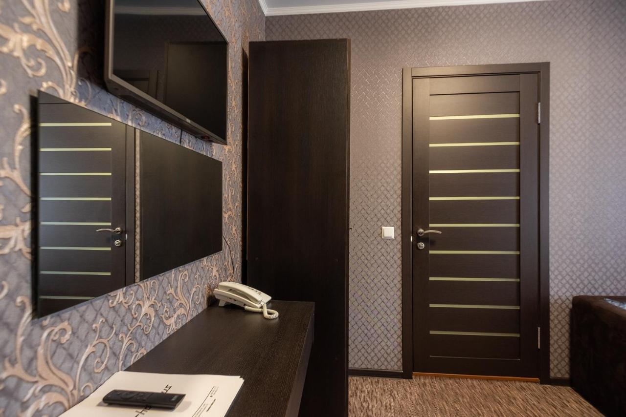 Rhombus Hotel Луцк Экстерьер фото