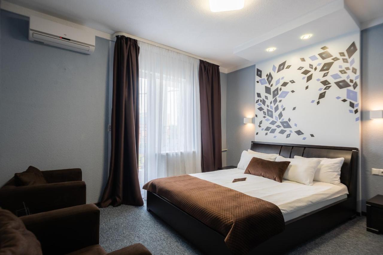 Rhombus Hotel Луцк Экстерьер фото