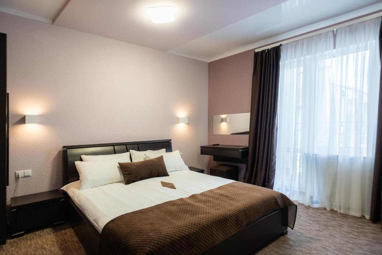 Rhombus Hotel Луцк Экстерьер фото