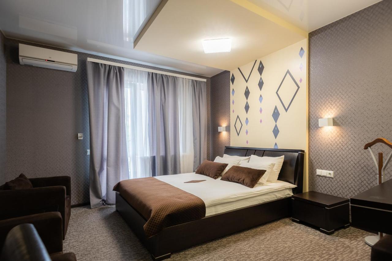 Rhombus Hotel Луцк Экстерьер фото