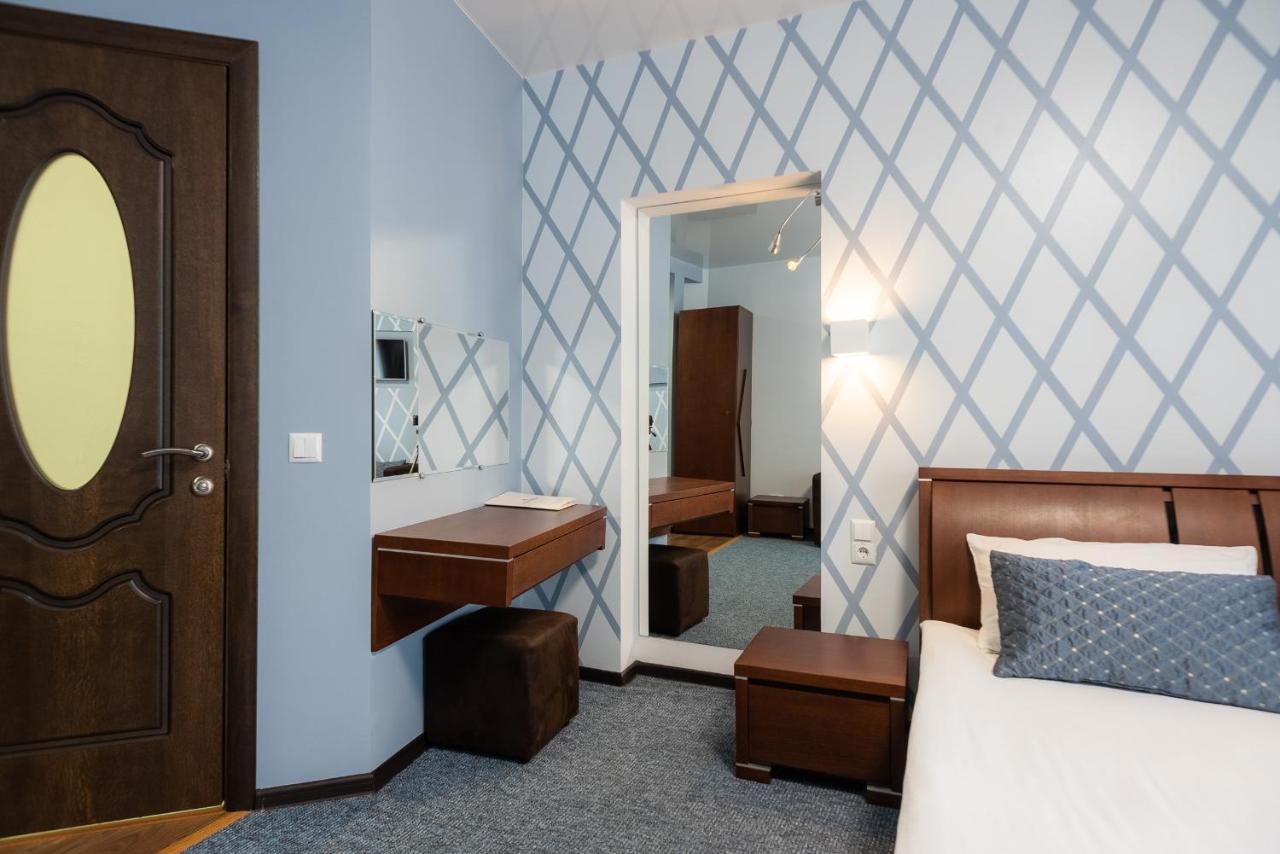 Rhombus Hotel Луцк Экстерьер фото