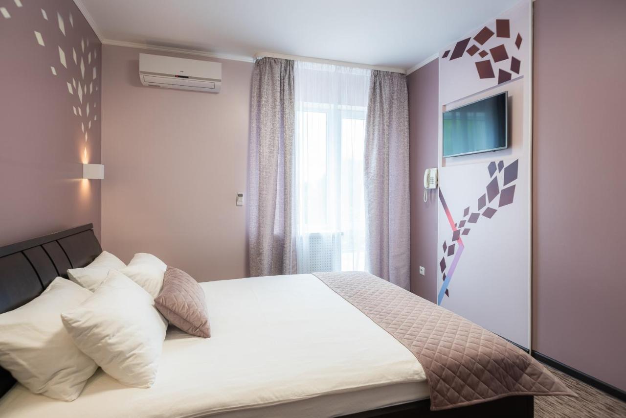Rhombus Hotel Луцк Экстерьер фото