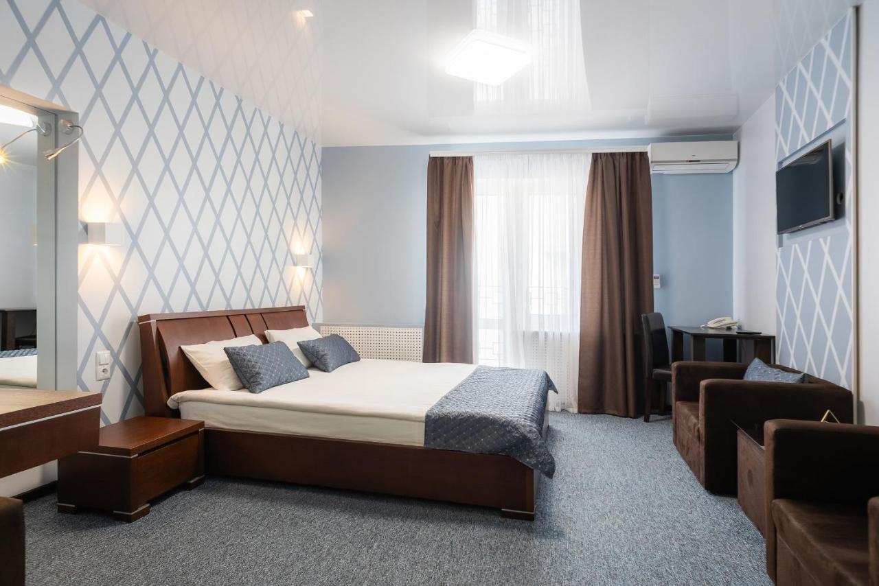 Rhombus Hotel Луцк Экстерьер фото