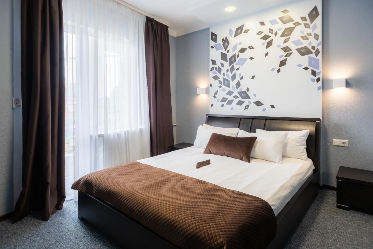 Rhombus Hotel Луцк Экстерьер фото