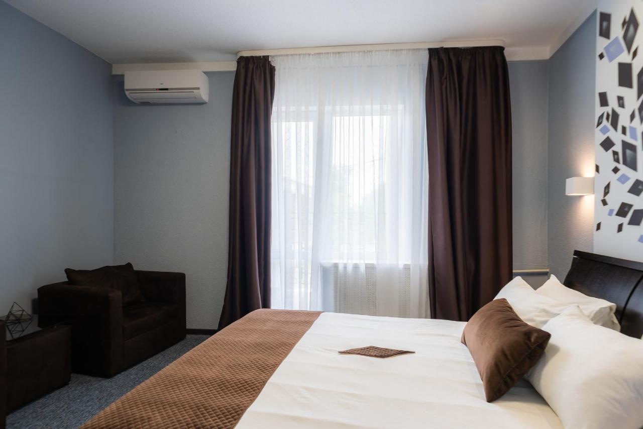 Rhombus Hotel Луцк Экстерьер фото