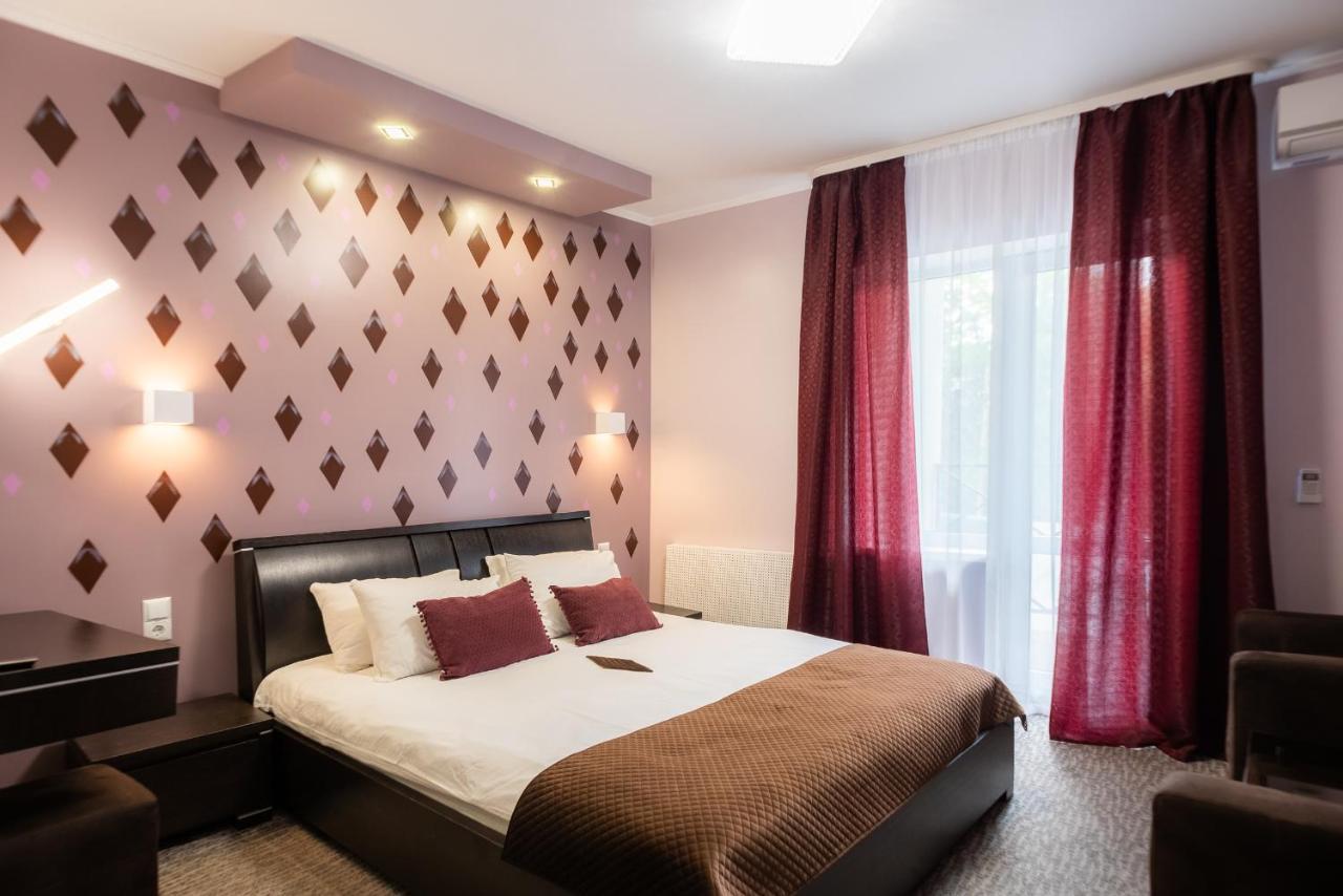 Rhombus Hotel Луцк Экстерьер фото