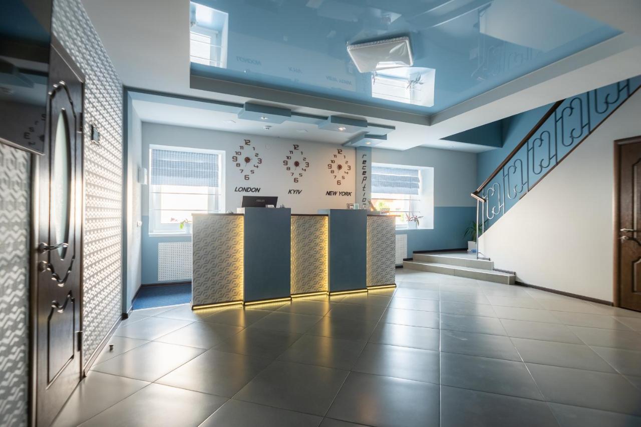 Rhombus Hotel Луцк Экстерьер фото