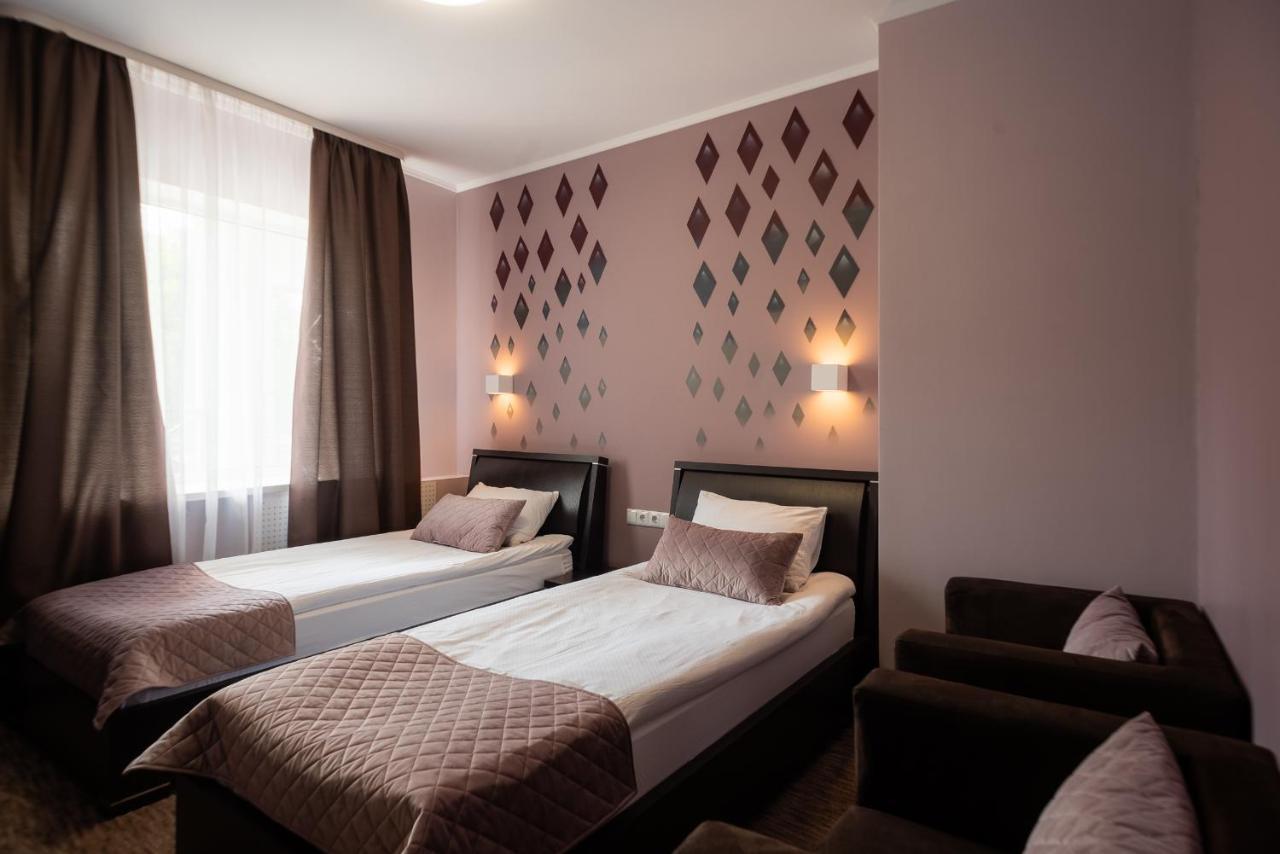 Rhombus Hotel Луцк Экстерьер фото