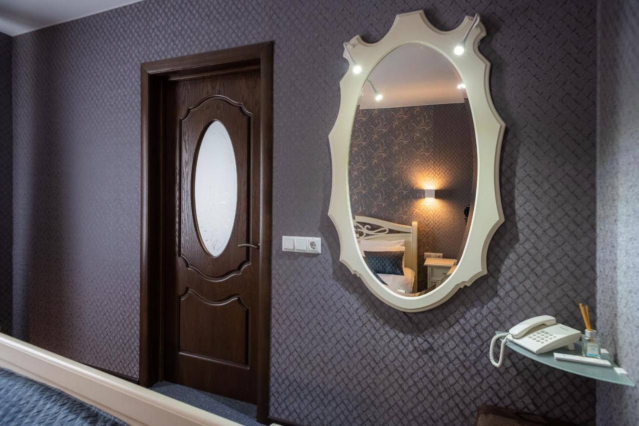 Rhombus Hotel Луцк Экстерьер фото