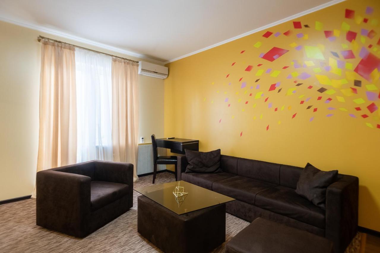 Rhombus Hotel Луцк Экстерьер фото