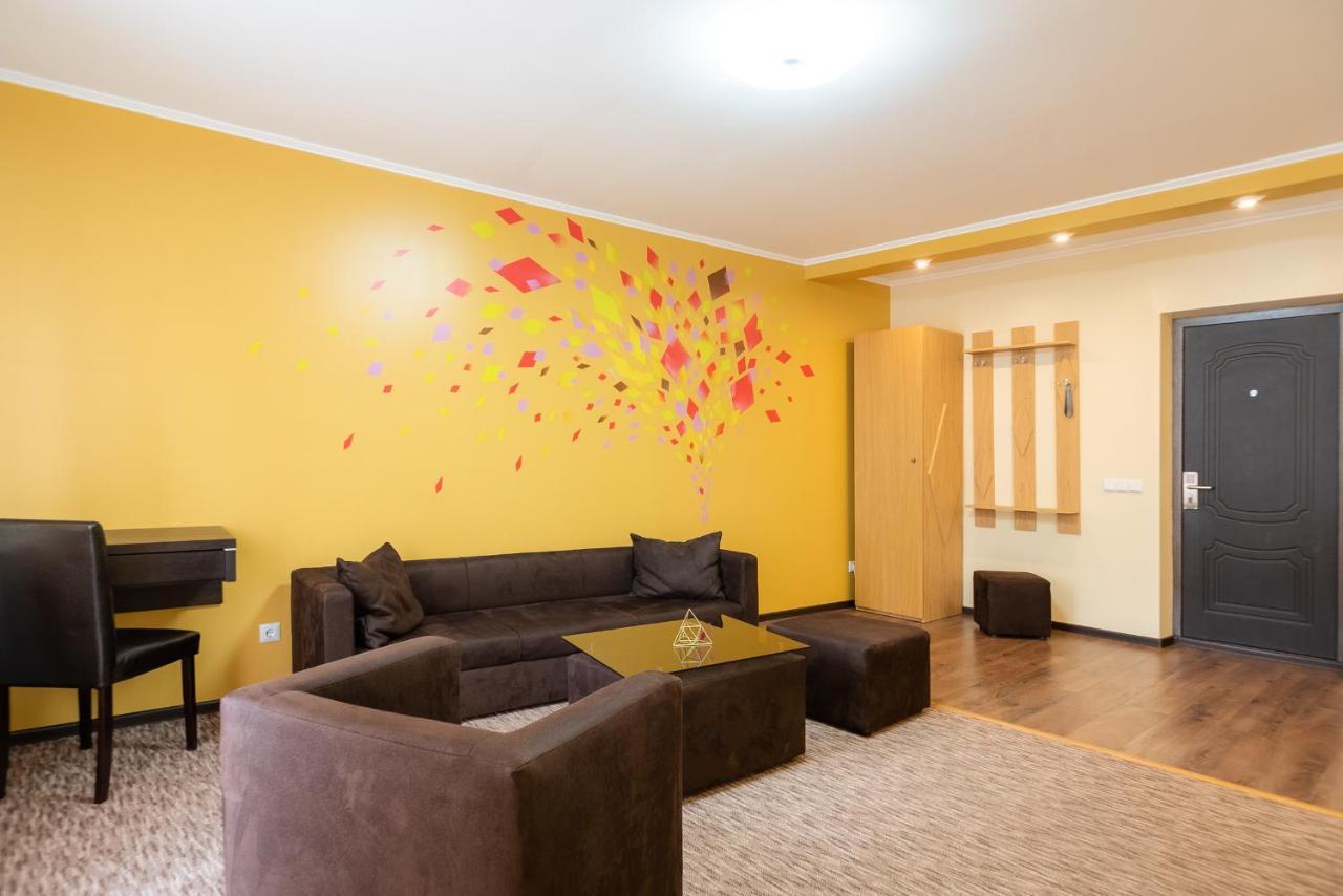 Rhombus Hotel Луцк Экстерьер фото