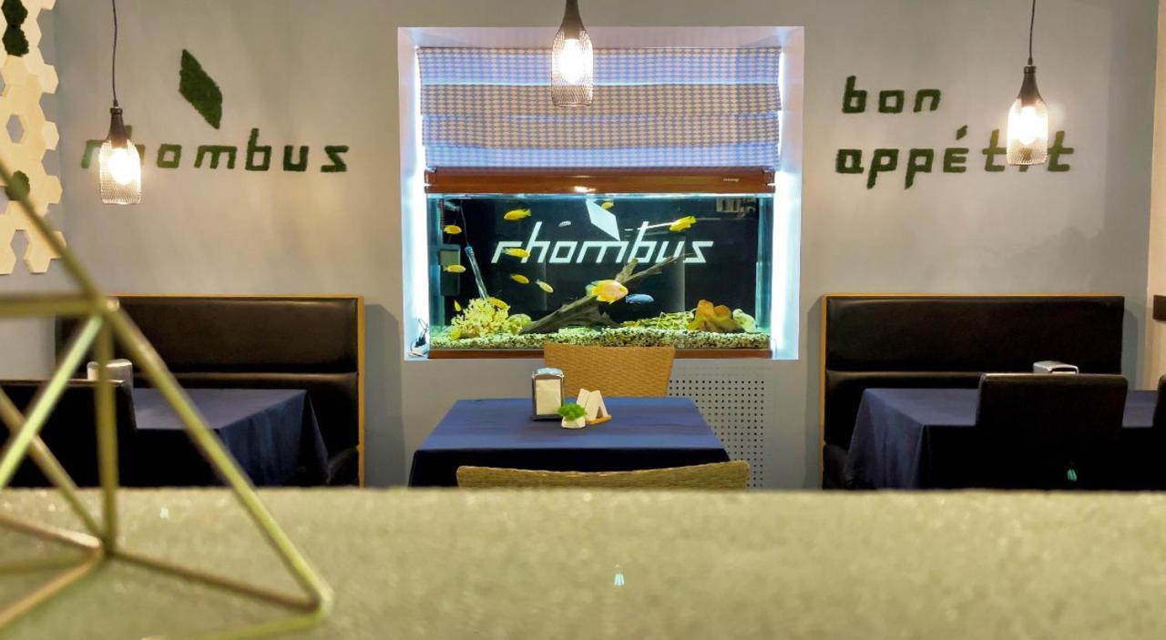 Rhombus Hotel Луцк Экстерьер фото