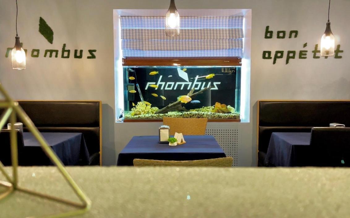 Rhombus Hotel Луцк Экстерьер фото