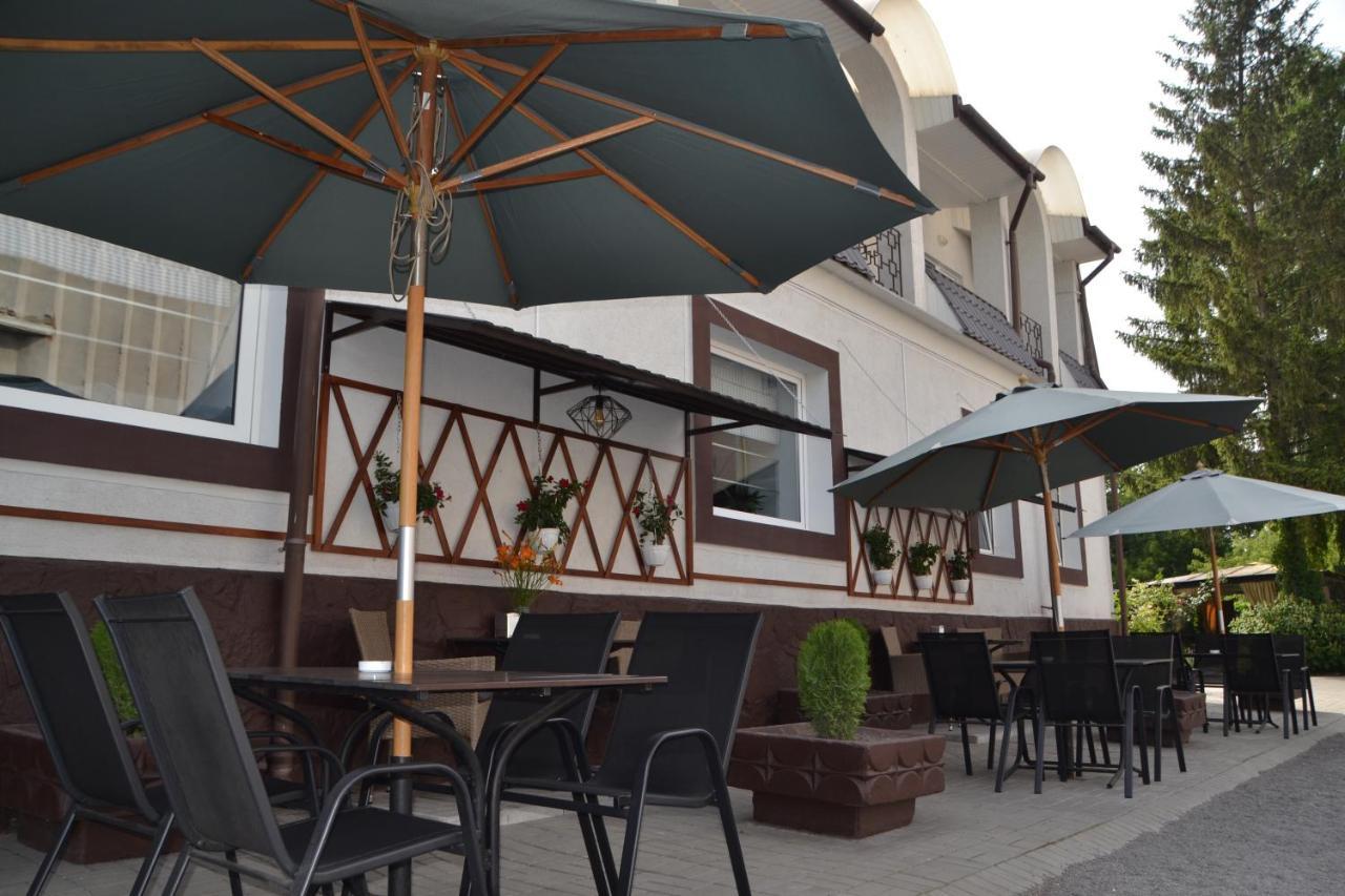 Rhombus Hotel Луцк Экстерьер фото